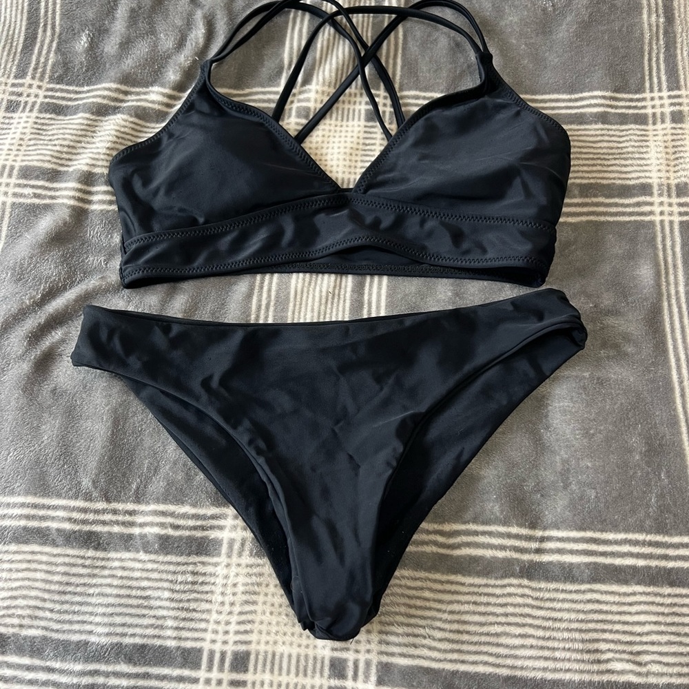 Full Black Bikini Set With Cross Stringed Back